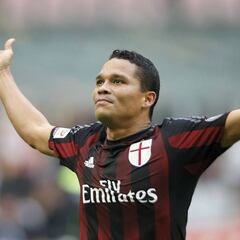 Paris Saint-Germain iría por Carlos Bacca en enero