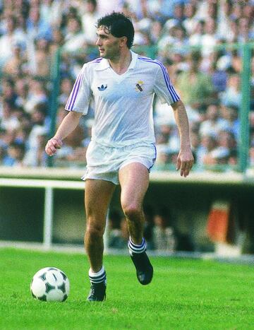 En los a?os intermedios de sus dos etapas de verdiblanco, milit車 en el Real Madrid (1985-1992).