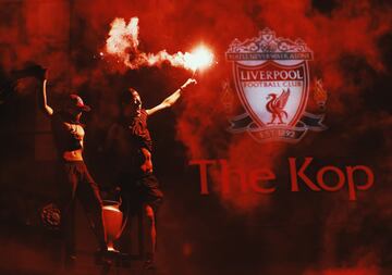 Seguidores del Liverpool celebran la consecuci¨®n de la Premier League.