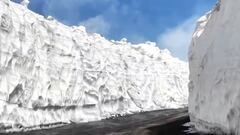 La primavera deja muros de hasta 6 metros de nieve en el volcán Etna