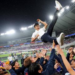 La afición del Tokio despide con honores a Kubo