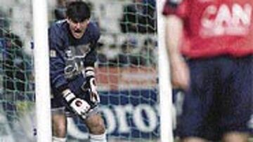 <b>POBRE JUEGO</B>. Los rojillos no ofrecieron una buena imagen.