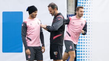 24/09/21 
 ENTRENAMIENTO DEL ESPANYOL 
 Raul de Tomas
 Vicente Moreno Peris
 PUBLICADA 25/09/21 NA MA22 4COL