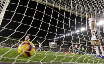 Luis Suárez opens the scoring. Min.10