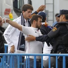 Cacheos a los aficionados del Real Madrid en el Calderón