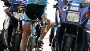 <b>SEGUNDA CONSECUTIVA.</b> El kazajo Vinokourov vuelve a ganar la etapa y Alejandro Valverde se viste de amarillo.