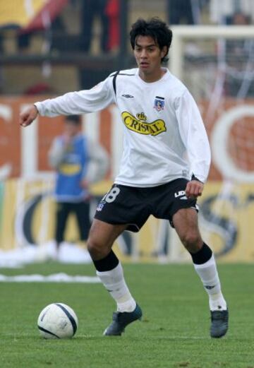 Andrés González firmpo en Colo Colo en 2006. No renovó por el alto costo de su pase.