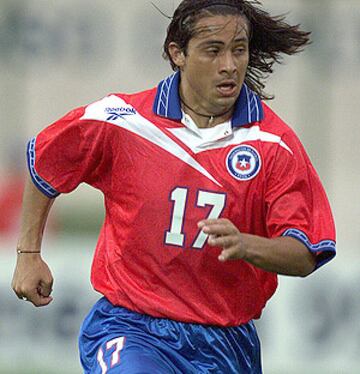 Despuntó en la B con Wanderers y tras ascender y ser vendido a México, comenzó a ser considerado en la ruta a Francia '98. Luego, no fue al Mundial.