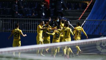 Los jugadores del M&aacute;laga, celebrando el 0-2 al Fuenlabrada, obra de Ram&oacute;n.