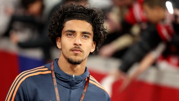 Manchester United's Zidane Iqbal comes out to warm up ahead of an exhibition football match against Melbourne Victory at the Melbourne Cricket Ground on July 15, 2022, in Melbourne. (Photo by Martin KEEP / AFP) / IMAGE RESTRICTED TO EDITORIAL USE - STRICTLY NO COMMERCIAL USE