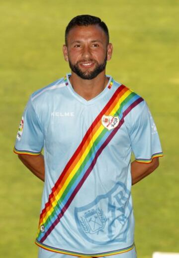 Razvan Rat viste la tercera equipación.