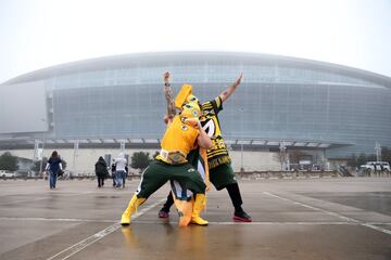 Empezamos con este par de personajes de Humor Amarillo, que dejaron de perseguir a los atemorizados concursantes por un rato para ir a ver a los Packers a Dallas. Para celebrar la victoria se fueron a cenar una zamburquesas.