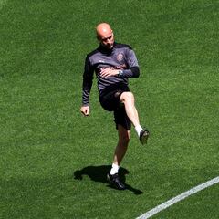 "I have everything": Manchester City boss Guardiola feels "incredibly comfortable" at club