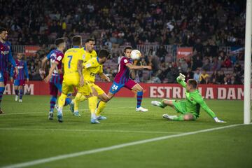 0-1. Lucas Pérez marca el primer gol.