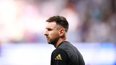 ATLANTA, GEORGIA - JUNE 20: Lionel Messi of Argentina gestures during the CONMEBOL Copa America group