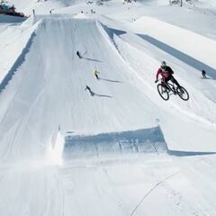 Así es como se domina un snowpark con una MTB