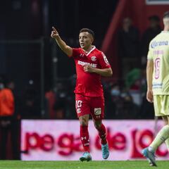 Error de Lara, comete penal y ‘Leo’ Fernández moja