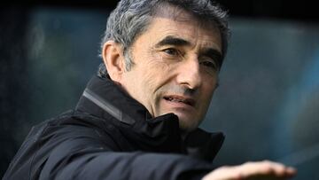 Athletic Bilbao's Spanish coach Ernesto Valverde is pictured before the Spanish league football match between RC Celta de Vigo and Athletic Club Bilbao at the Balaidos stadium in Vigo, on January 19, 2025. (Photo by MIGUEL RIOPA / AFP)