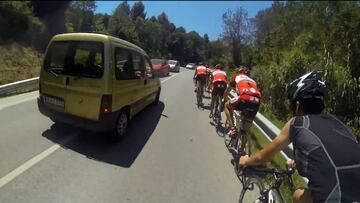 Adelantamiento temerario poniendo en riesgo la vida de los ciclistas, la del resto de conductores y hasta la propia