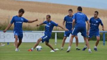 INICIO. El Glorioso arrancó en doble sesión, en el estadio e Ibaia.