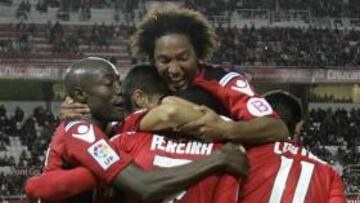 <b>ALEGRÓN. </b>Los jugadores del Mallorca celebran el triunfo conseguido en Sevilla.