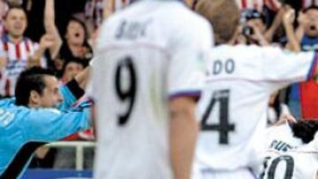 <b>EUFORIA</b>. Los jugadores del Sporting estallaron de alegría tras conseguir el empate en Éibar.