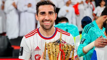 Paco Alc¨¢cer celebra uno de los t¨ªtulos ganados en Emiratos ?rabes con el Sharjah.