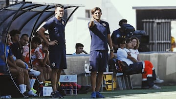 Miguel Ángel Angulo, en una imagen de archivo dirigiendo un partido del Valencia Mestalla en Segunda RFEF.