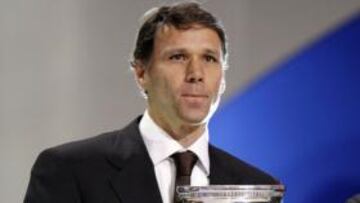 <strong>ADIÓS.</strong> Marco Van Basten abandonará el banquillo de Holanda tras la disputa de la Eurocopa.