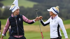 Europe's Carlota Ciganda (L) and Europe's Azahara Munoz (R) celebrate winning the 3rd hole during the fourballs on the second day of The Solheim Cup golf tournament at the Gleneagles Hotel in Gleneagles, Scotland, on September 14, 2019. (Photo by ANDY BUCHANAN / AFP) / RESTRICTED TO EDITORIAL USE
PUBLICADA 15/09/19 NA MA60 2COL