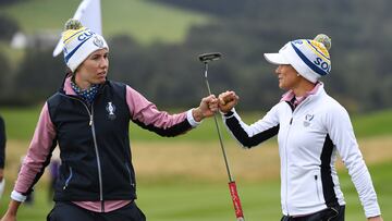 Europe's Carlota Ciganda (L) and Europe's Azahara Munoz (R) celebrate winning the 3rd hole during the fourballs on the second day of The Solheim Cup golf tournament at the Gleneagles Hotel in Gleneagles, Scotland, on September 14, 2019. (Photo by ANDY BUCHANAN / AFP) / RESTRICTED TO EDITORIAL USE
PUBLICADA 15/09/19 NA MA60 2COL