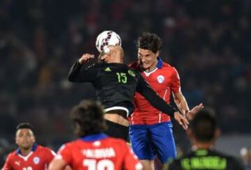 Durante la pasada Copa América, el seleccionador argentino se midió al Tricolor dirigiendo a La Roja. El juego terminó empatado a tres goles.