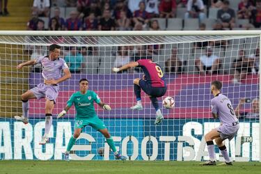 Con el paso de los minutos, el empate parecía aparecer en Montjuic, sin embargo, el Barcelona con Lewandowski y todos sus recursos ofensivos buscó el segundo tanto a toda costa.
EFE/Alejandro García