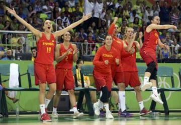 España vence a Serbia en las rondas preliminares.