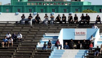 Suspenden el fútbol en Uruguay y piden que la Policía entre a los estadios