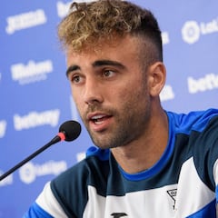 Las rojas de Sagués Oskoz persiguen a Rober Ibáñez