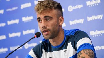 Las rojas de Sagués Oskoz persiguen a Rober Ibáñez