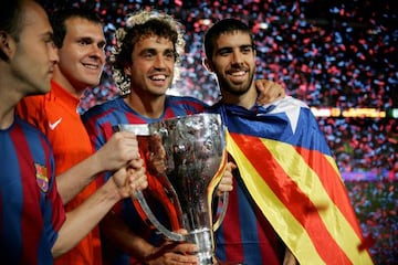 Santi Ezquerro, Gabri, Jorquera con el trofeo de LaLiga.