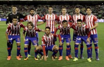 El once inicial del Sporting. De pie: Cuéllar, Carmona, Luis Henández, Ognjen, Sergio Álvarez y Jorge. Agachados: Rachid, Halilovic, Alex Menéndez, Carlos Castro, Ismael.