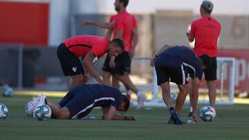 Lopetegui, en el suelo.