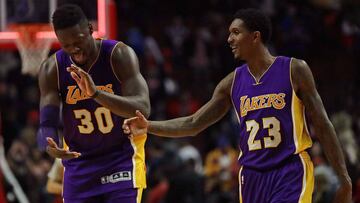CHICAGO, IL - NOVEMBER 30: Julius Randle #30 and Louis Williams #23 of the Los Angeles Lakers celebrate a win over the Chicago Bulls at the United Center on November 30, 2016 in Chicago, Illinois. The Lakers defeated the Bulls 96-90.   Jonathan Daniel/Getty Images/AFP
 == FOR NEWSPAPERS, INTERNET, TELCOS &amp; TELEVISION USE ONLY ==