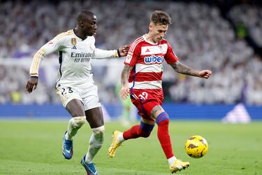 Ferland Mendy y Ricard durante una jugada del partido.