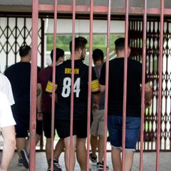 Aficionados del Elche acceden al entrenamiento para pedir la reacción del equipo