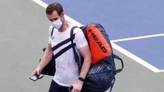 Andy Murray abandona la pista tras derrotar a Frances Tiafoe en su partido de primera ronda del Western and Southern Open en el USTA National Tennis Center de Flushing Meadows, New York.