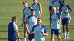 El equipo se entrena en Majadahonda, ante la mirada del Profe Ortega.