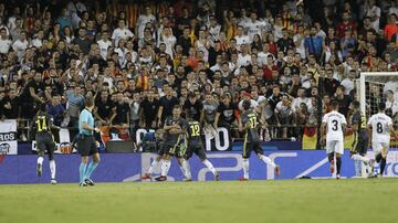 0-2 Pjanic celebr¨® el segundo gol marcado de penalti.