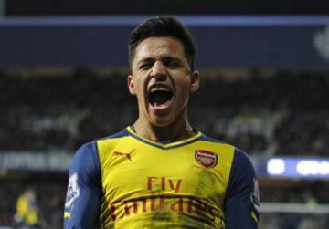 Alexis Sánchez armó la jugada del primero y anotó el segundo del Arsenal sobre Queens Park Rangers.