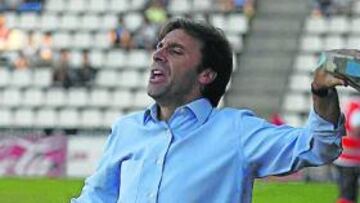 <b>PUESTA DE LARGO. </b>Felipe vive su primer partido como técnico rayista.