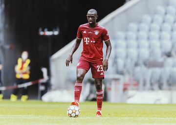 Una de los defensores con más proyección del fútbol francés. El parisino actualmente se encuentra defendiendo la camiseta del Bayern Múnich.