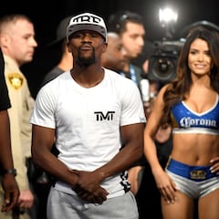 El pesaje de Mayweather y McGregor en imágenes